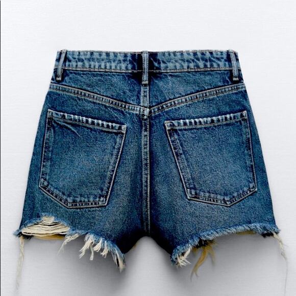 Zara Distressed High Waisted Dark Wash raw hem Denim Shorts Size 6 - Picture 4 of 6